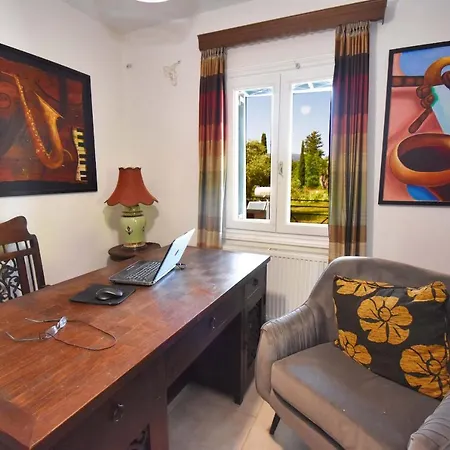 Jazz Rock With Large Private Pool *