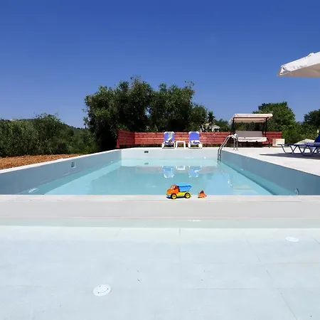 Jazz Rock With Large Private Pool